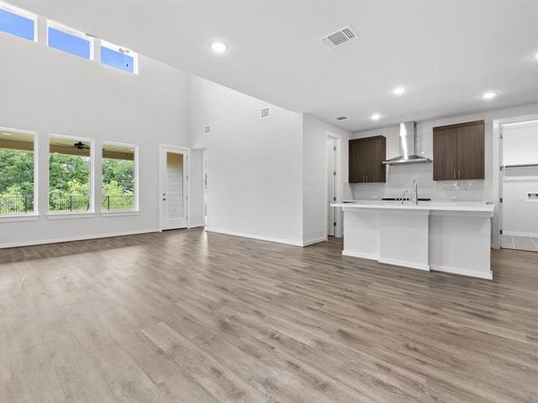 144 Alicante LN, Liberty Hill TX 78642