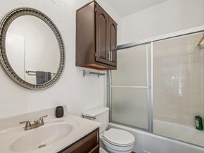 1910 Robbins PL 301, Austin TX 78705