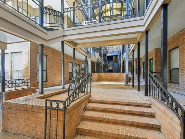 1910 Robbins PL 301, Austin TX 78705