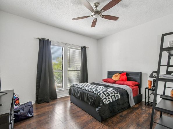 1910 Robbins PL 301, Austin TX 78705