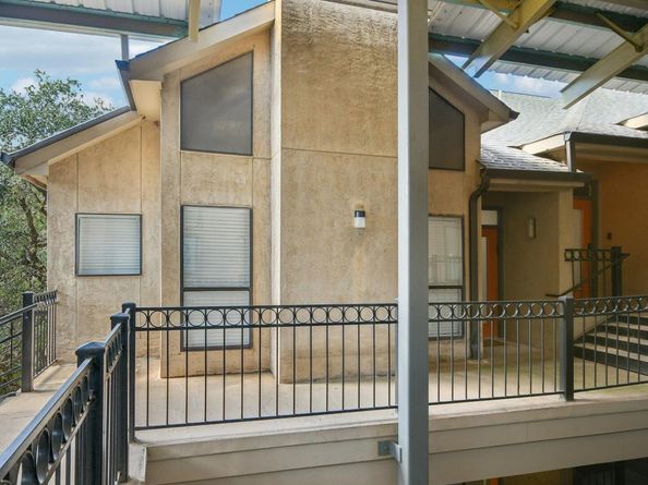 1910 Robbins PL 301, Austin TX 78705