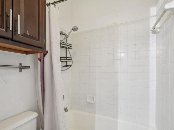 1910 Robbins PL 301, Austin TX 78705