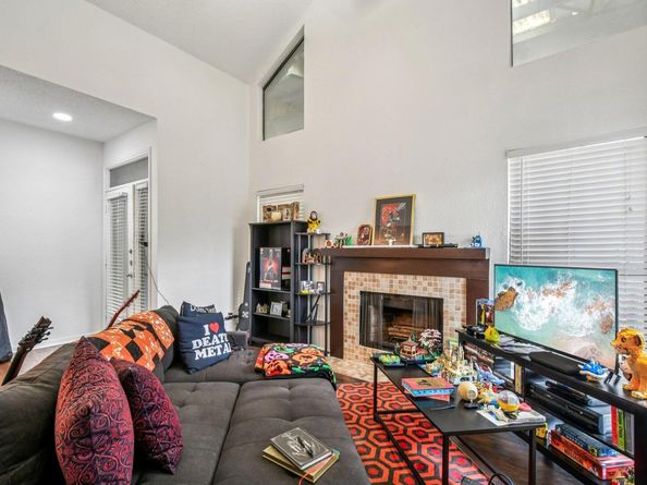 1910 Robbins PL 301, Austin TX 78705