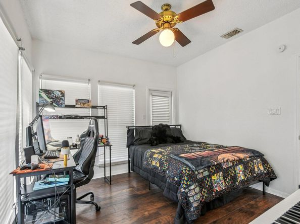 1910 Robbins PL 301, Austin TX 78705