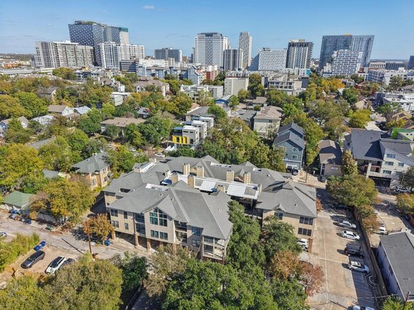 1910 Robbins PL 301, Austin TX 78705