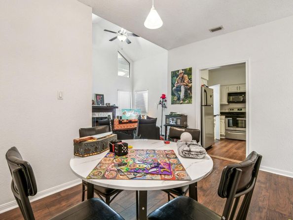 1910 Robbins PL 301, Austin TX 78705