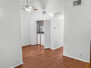 106 E 30th ST 305, Austin TX 78705