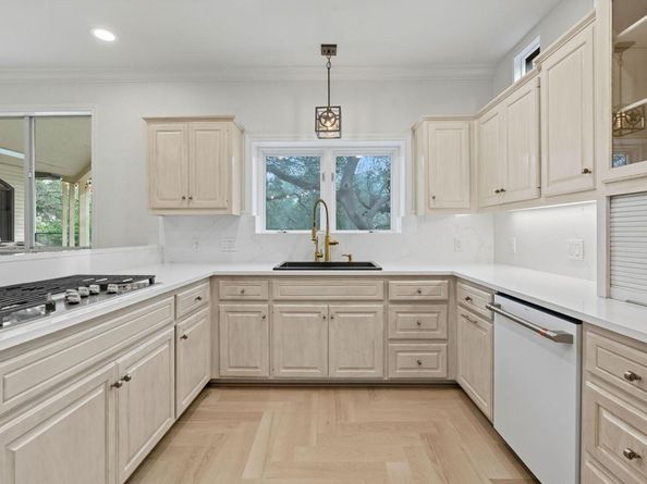 7315 Oak Shores DR, Austin TX 78730