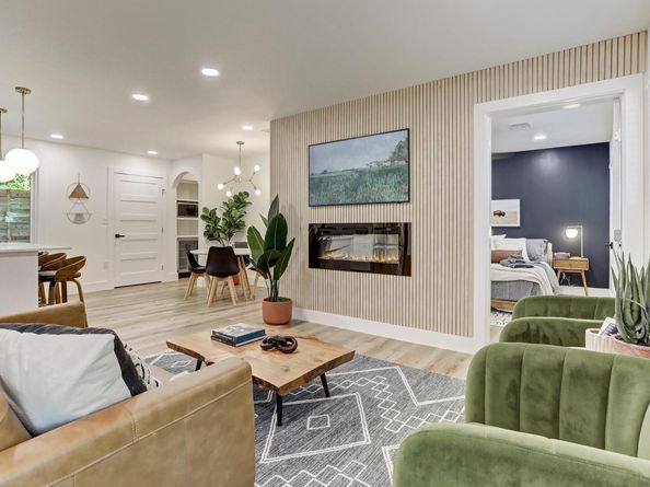 207 White Oak DR, Austin TX 78753