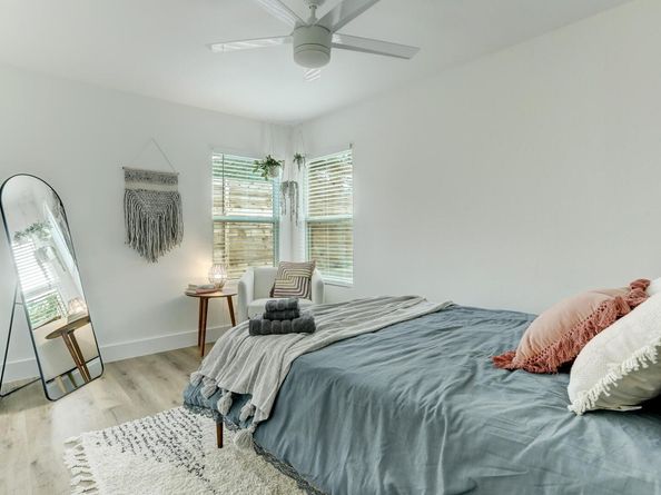 207 White Oak DR, Austin TX 78753