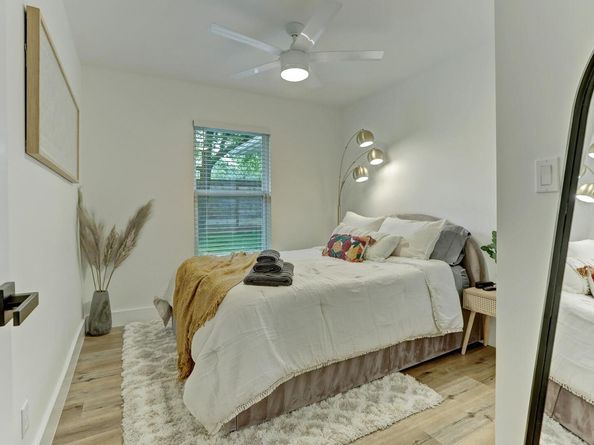 207 White Oak DR, Austin TX 78753