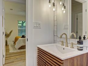 207 White Oak DR, Austin TX 78753