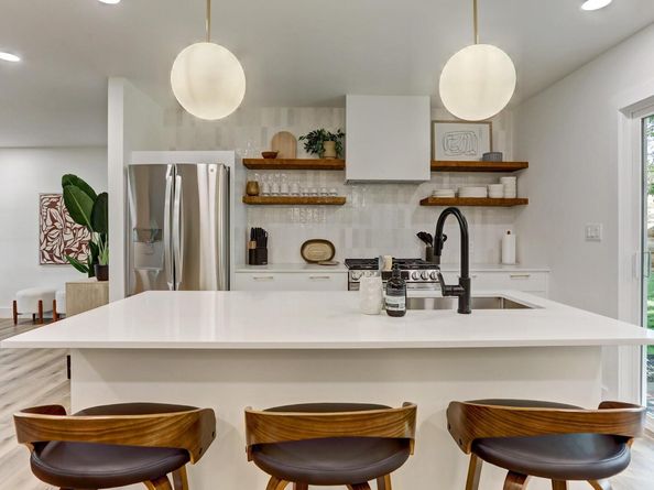 207 White Oak DR, Austin TX 78753