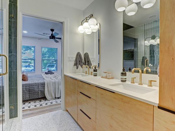 207 White Oak DR, Austin TX 78753