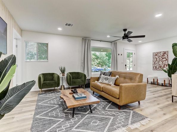 207 White Oak DR, Austin TX 78753