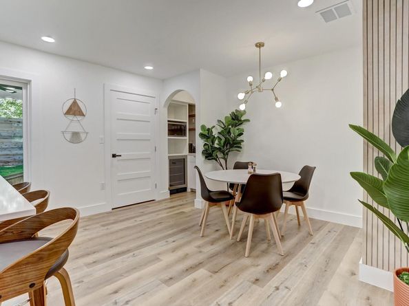 207 White Oak DR, Austin TX 78753