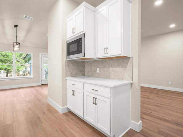 8802 Ampezo TRL, Austin TX 78749