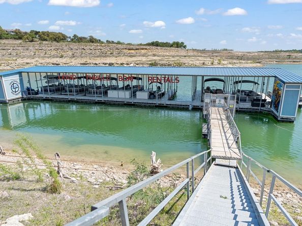 161 Comanche DR, Point Venture TX 78645