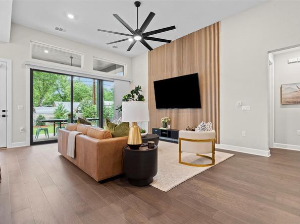 2212 Holly ST, Austin TX 78702