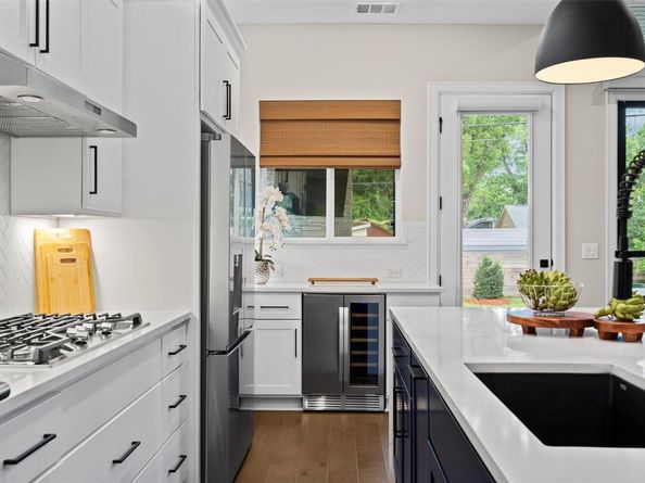 2212 Holly ST, Austin TX 78702