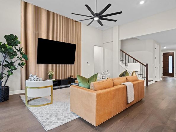 2212 Holly ST, Austin TX 78702