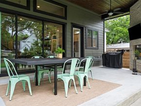 2212 Holly ST, Austin TX 78702