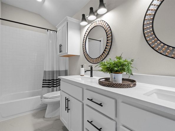 2212 Holly ST, Austin TX 78702