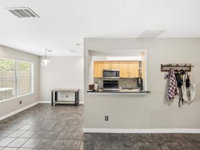 512 Eberhart LN 204, Austin TX 78745