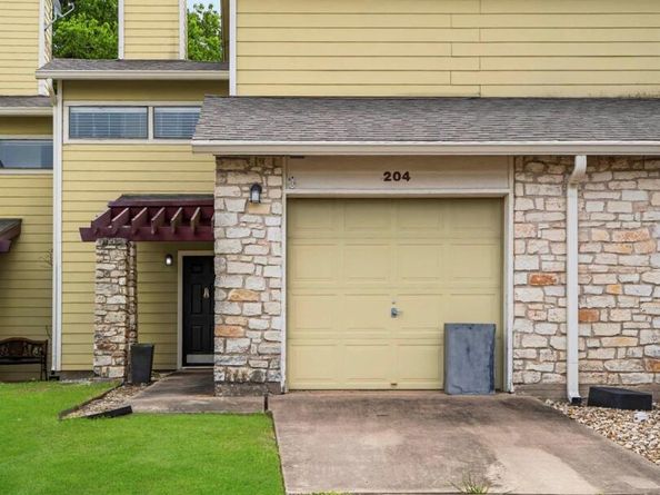 512 Eberhart LN 204, Austin TX 78745