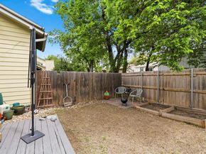 512 Eberhart LN 204, Austin TX 78745