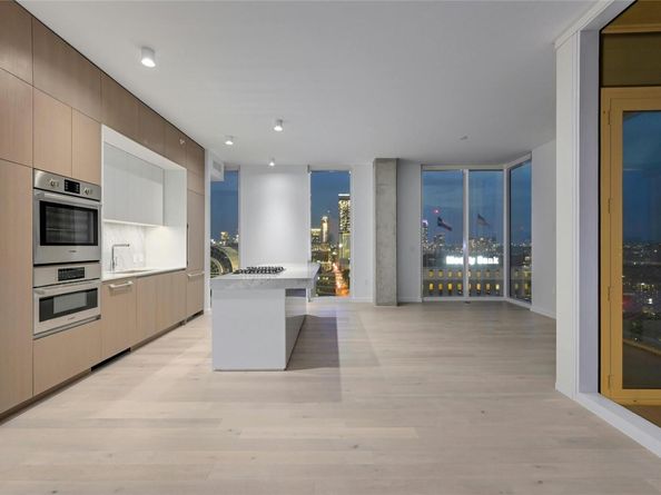 313 W 17th ST 2305, Austin TX 78701