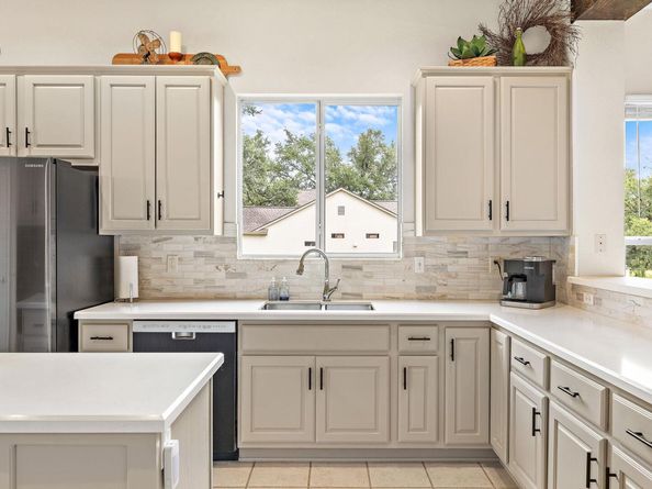 131 Whippoorwill WAY, Georgetown TX 78633