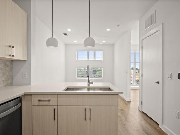 6324 N Lamar BLVD 206, Austin TX 78752