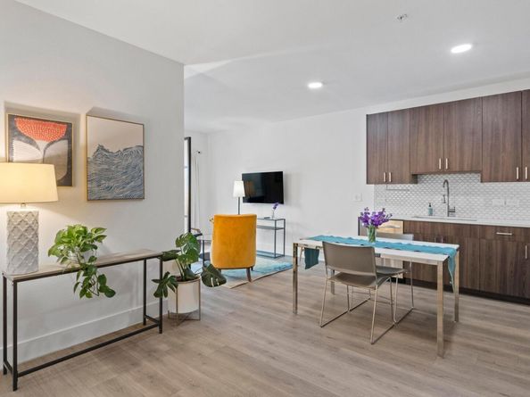 2213 Poquito ST 319, Austin TX 78722