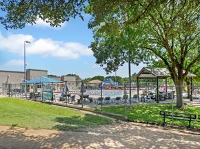 6808 Luckenbach LN, Austin TX 78729