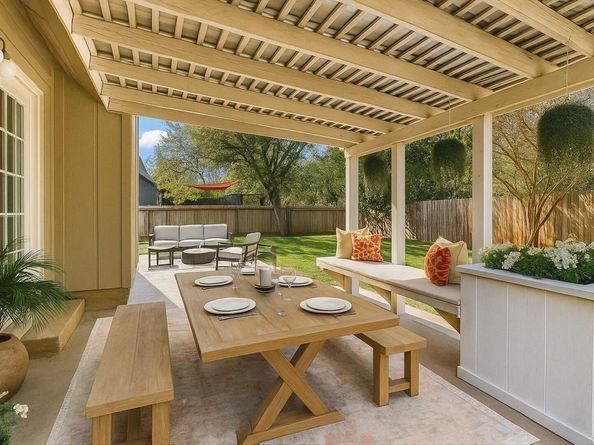 6808 Luckenbach LN, Austin TX 78729