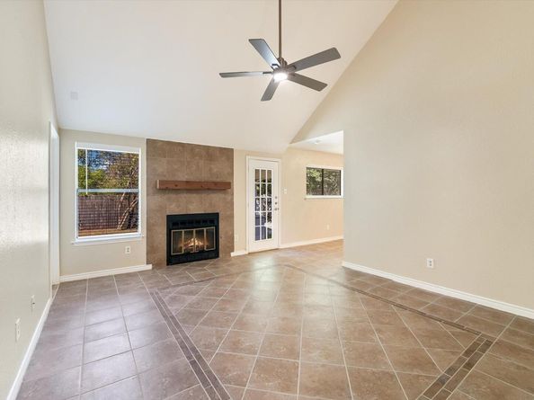 6808 Luckenbach LN, Austin TX 78729