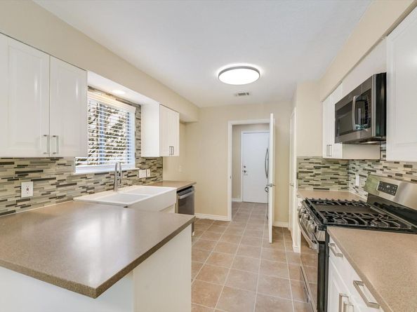 6808 Luckenbach LN, Austin TX 78729