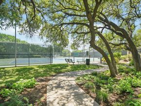 6808 Luckenbach LN, Austin TX 78729