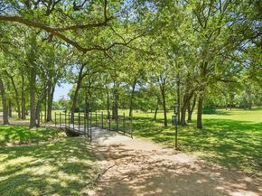 6808 Luckenbach LN, Austin TX 78729