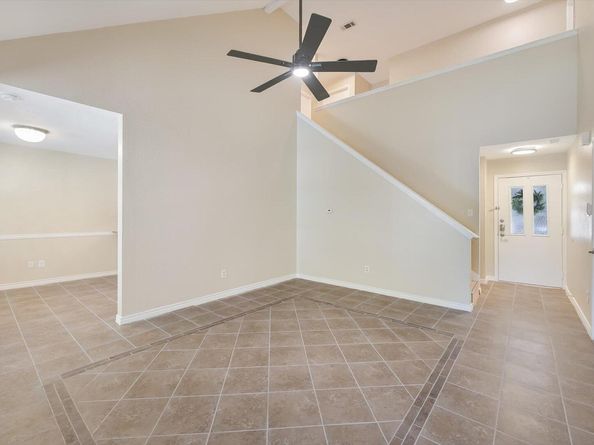 6808 Luckenbach LN, Austin TX 78729