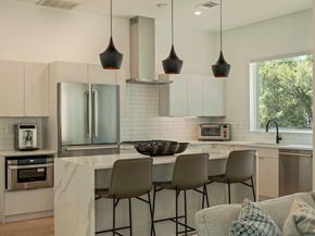 910 Nalide ST B, Austin TX 78745