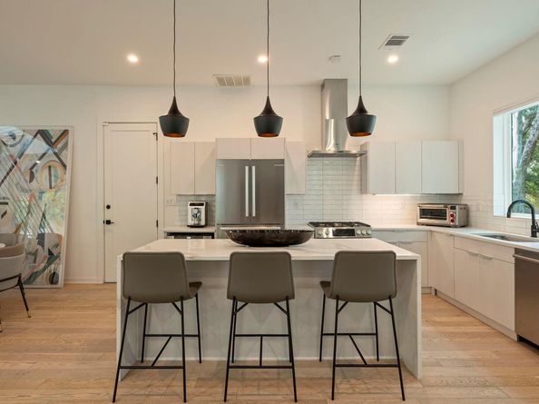 910 Nalide ST B, Austin TX 78745
