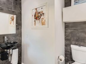 1600 Holly ST, Austin TX 78702