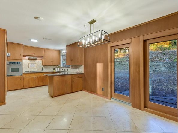5723 Highland Hills DR, Austin TX 78731