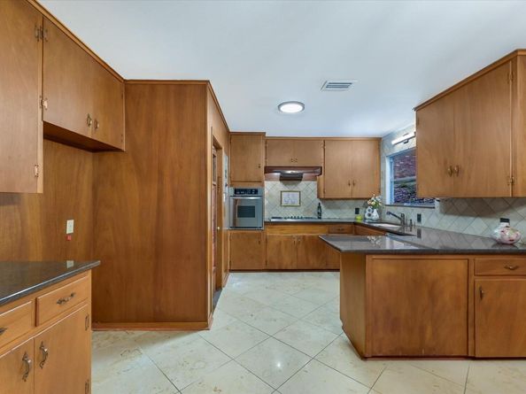 5723 Highland Hills DR, Austin TX 78731