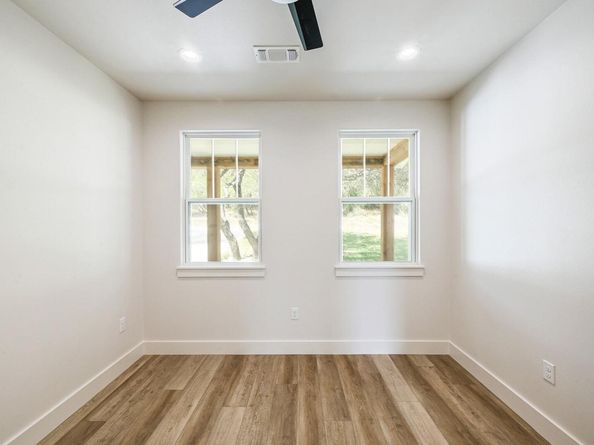 813 Newport DR, Spicewood TX 78669