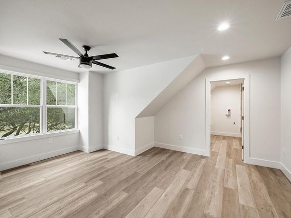 813 Newport DR, Spicewood TX 78669