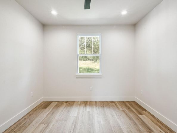 813 Newport DR, Spicewood TX 78669