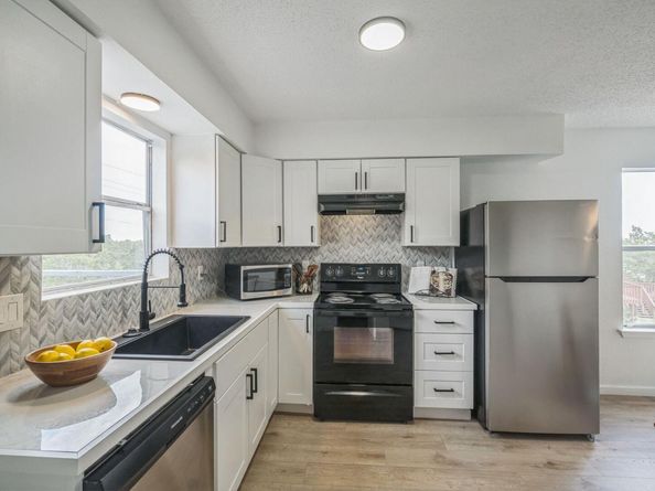 6914 Rifle BND, Austin TX 78736